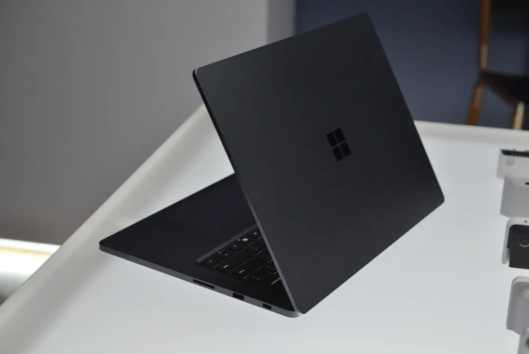 Microsoft Surface Laptop Ultra: ціна, характеристики та доступність в Україні
