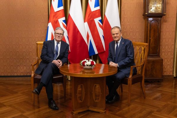 Прем’єр Польщі Дональд Туск (праворуч) на зустрічі з прем’єром Британії Кіром Стармером у Варшаві, архівне фото