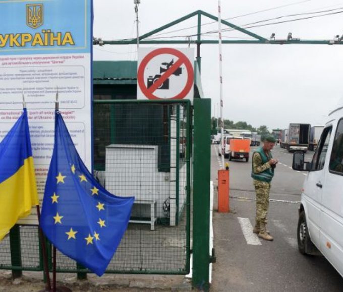 Прикордонний контроль за межами України: які зміни готують із сусідніми державами