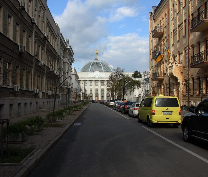 Будівля Верховної Ради України на вулиці Грушевського в Києві